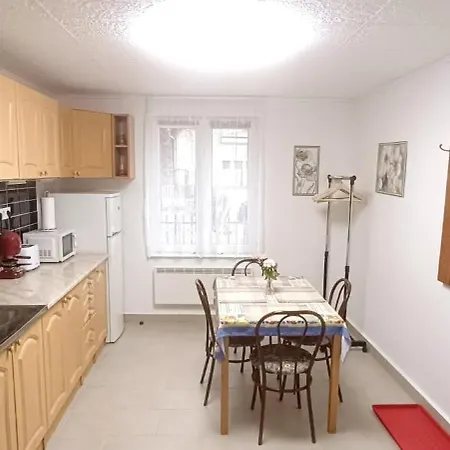 Báránykő Apartman *